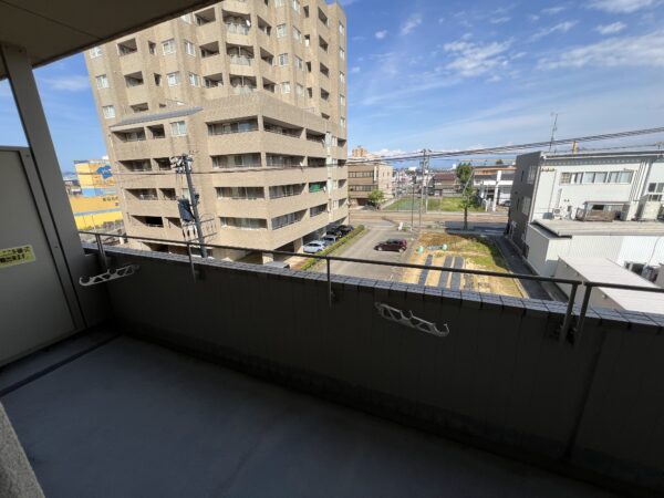 ちょっと広めのバルコニー