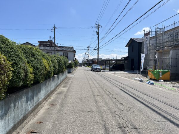 北東側道路6.8m