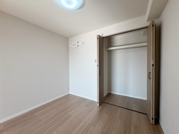 リビング横の寝室