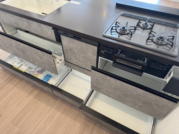 裏表に収納あり